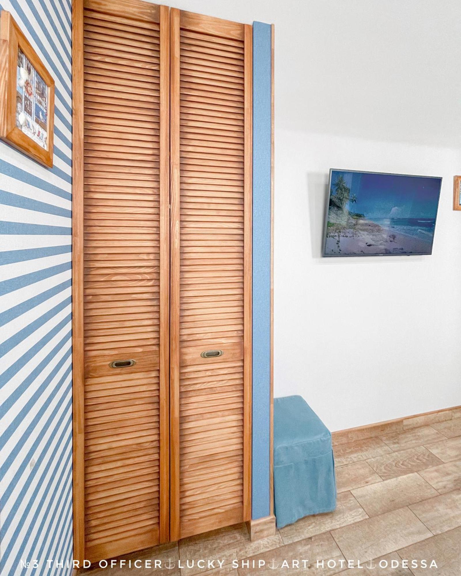 Lucky Ship Art Hotel 敖德萨 客房 照片